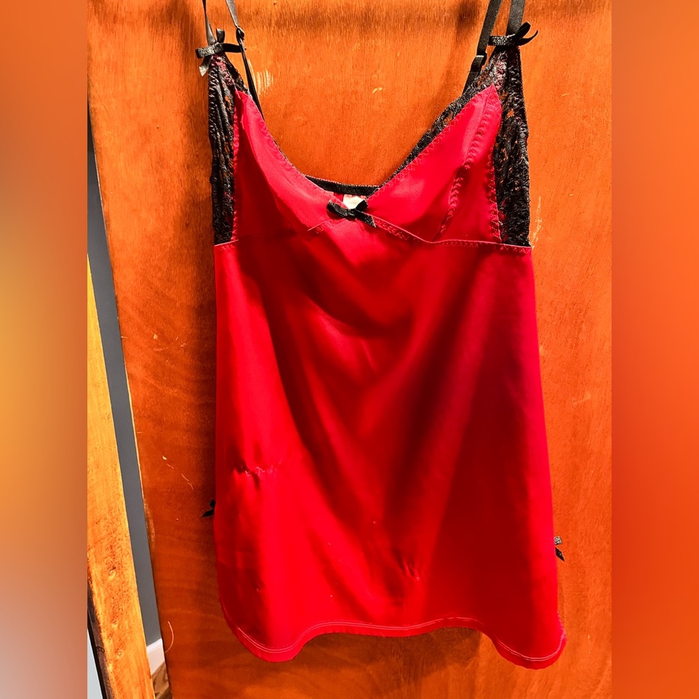 Black and red nighty